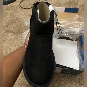 New Arizona Jean Co Women’s Memory Foam Fur Lined Faux Suede Ankle Boots